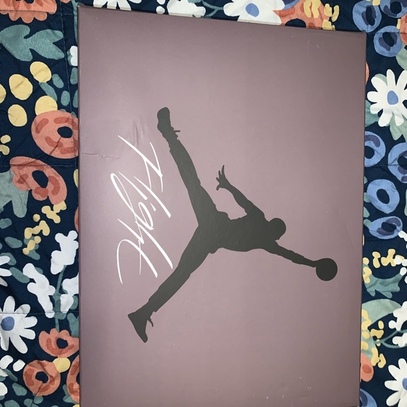 A Ma Maniere x Jordan - Picture 4 of 7